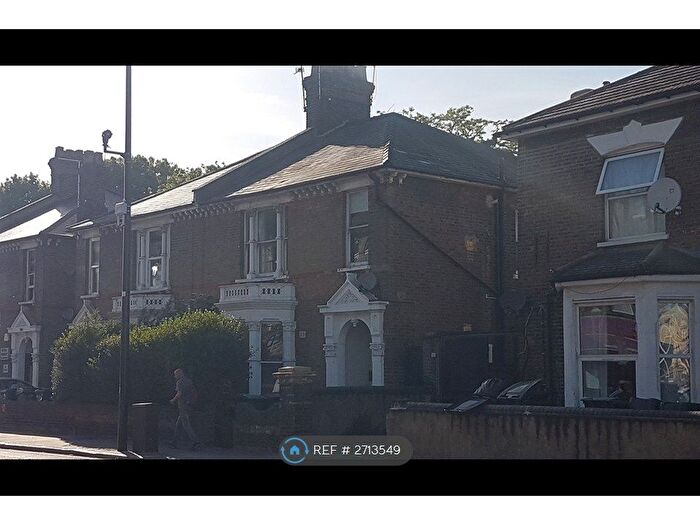 3 Bedroom Flat To Rent In Turnpike Lane, London, N8