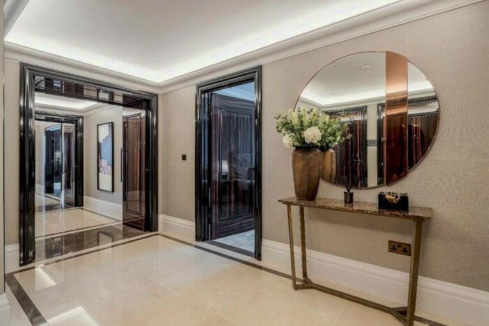 3 Bedroom Flat To Rent In Whitehall Place, London, SW1A