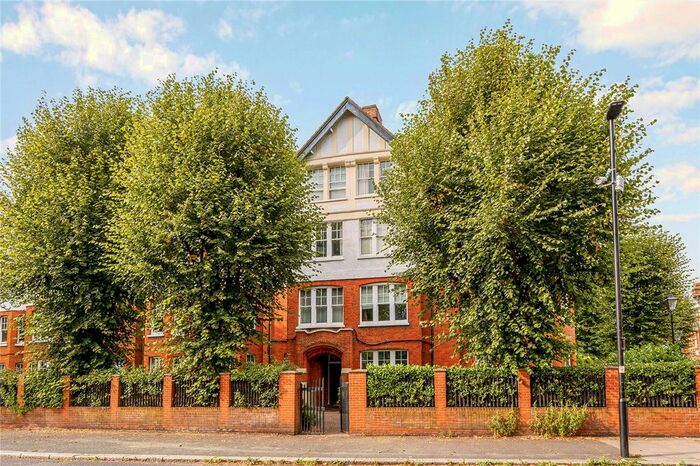 2 Bedroom Flat To Rent In Esmond Gardens, South Parade, W4