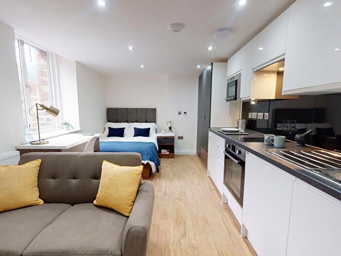 Apartment To Rent In Apt, Clarendon Road #, LS2