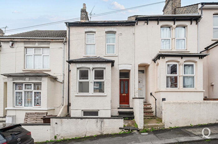 3 Bedroom Terraced House For Sale In Sturla Road, Chatham, Kent, ME4