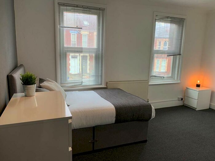 5 Bedroom House Of Multiple Occupation To Rent In Pinhoe Road, Exeter, Devon, EX4