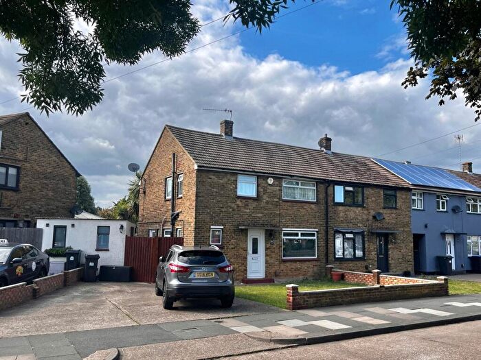 3 Bedroom End Of Terrace House To Rent In Rochford Road, Southend-On-Sea, Essex, SS2