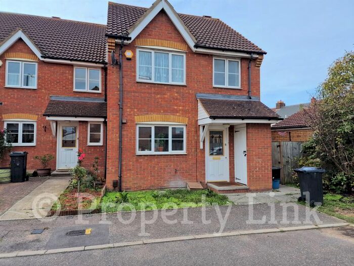 3 Bedroom Property To Rent In Parklands Close, Ilford, IG2