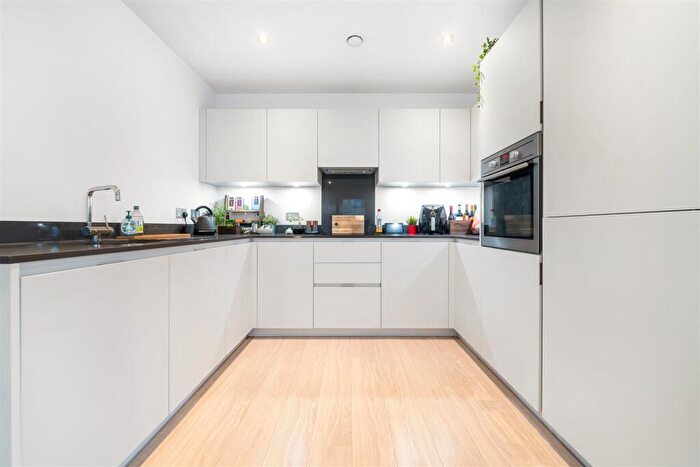 1 Bedroom Flat For Sale In Cherry Orchard Road, Croydon, CR0