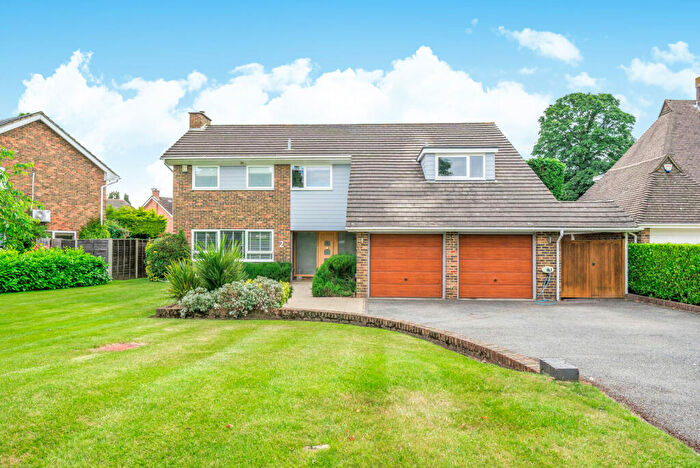 5 Bedroom Detached House To Rent In The Paddocks, Weybridge, KT13