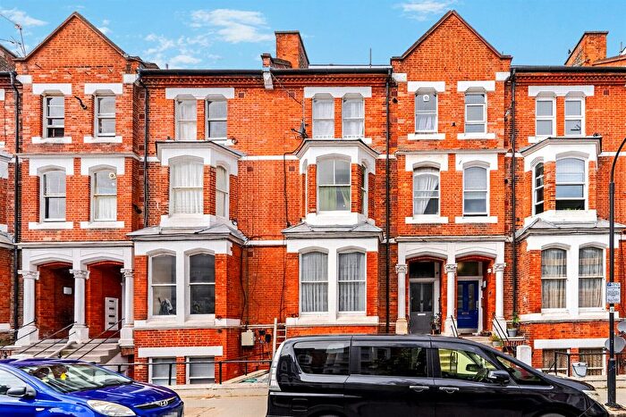 2 Bedroom Flat For Sale In Ormiston Grove, London, W12