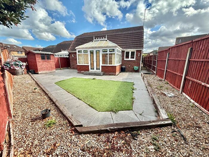 2 Bedroom Bungalow For Sale In Ashleigh Close, Canvey Island, SS8
