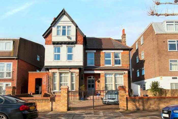 3 Bedroom Flat To Rent In Hamilton Road, Ealing, W5