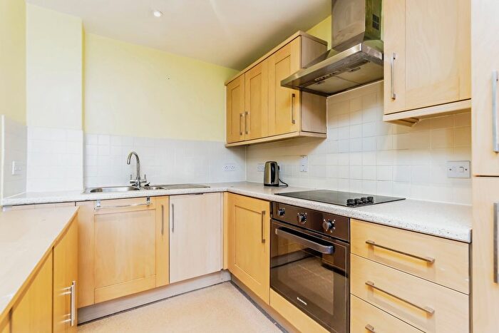 2 Bedroom Flat For Sale In Burrage Road, Redhill, Surrey, RH1