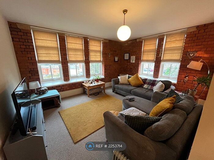 1 Bedroom Flat To Rent In Cheapside, Stroud, Glos, GL5