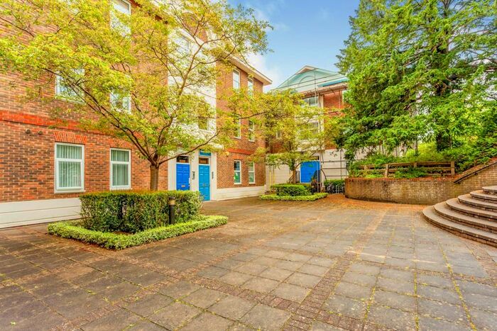 Studio To Rent In Heath Square, Boltro Road, RH16