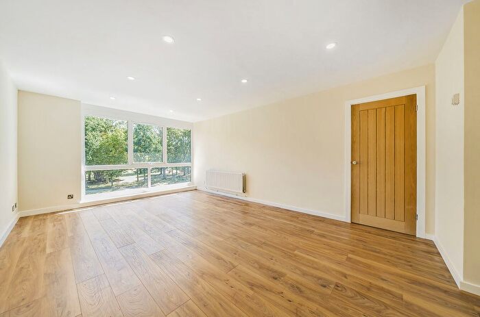 2 Bedroom Flat To Rent In Moreton, Chislehurst Road, Sidcup, DA14