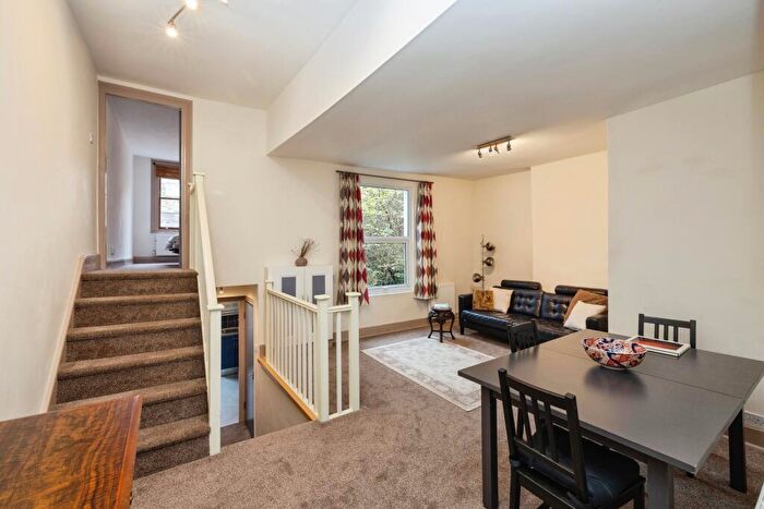 3 Bedroom Apartment To Rent In Foulden Road, London, N16