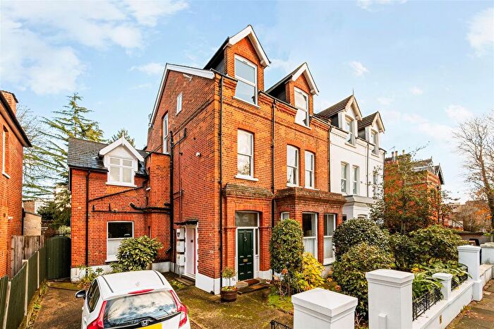 2 Bedroom Flat For Sale In Avenue Gardens, Mill Hill Conservation Area, Acton, London, W3