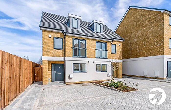 3 Bedroom Semi-Detached House To Rent In West Court Lane, Gravesend, DA12