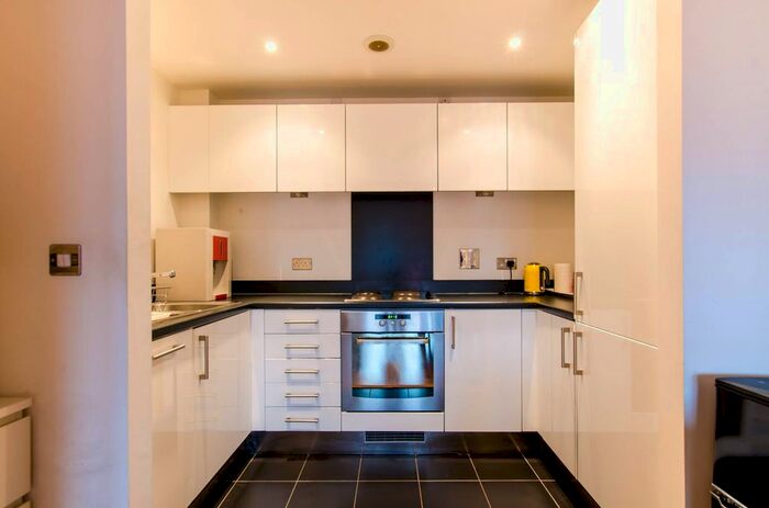 2 Bedroom Flat To Rent In Battersea Park Road, Nine Elms, London, SW8