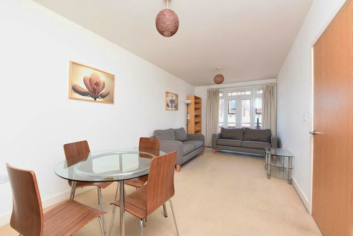2 Bedroom Flat For Sale In Henley Court, Denham Road, TW20