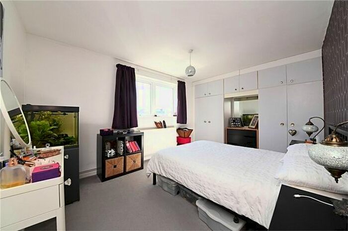 1 Bedroom Flat To Rent In Adelphi Court, High Road N2