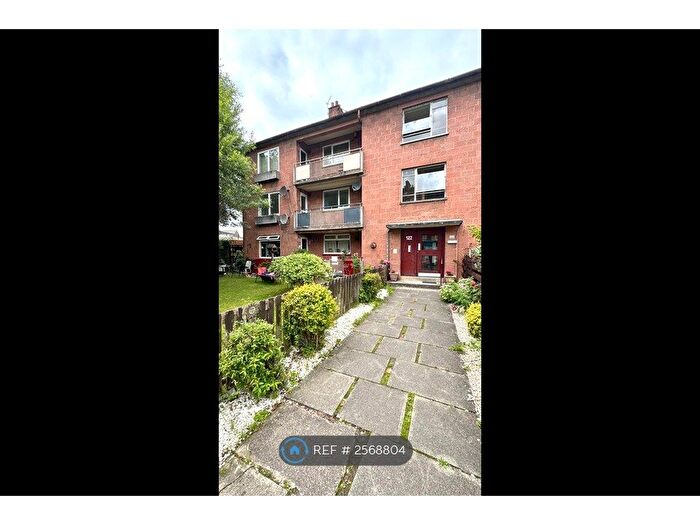 3 Bedroom Flat To Rent In Clarkston Road, Glasgow, G44