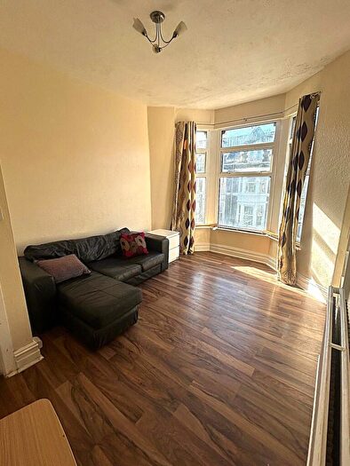 2 Bedroom Flat To Rent In First Floor Flat, Claude Road, Roath, Cardiff, CF24