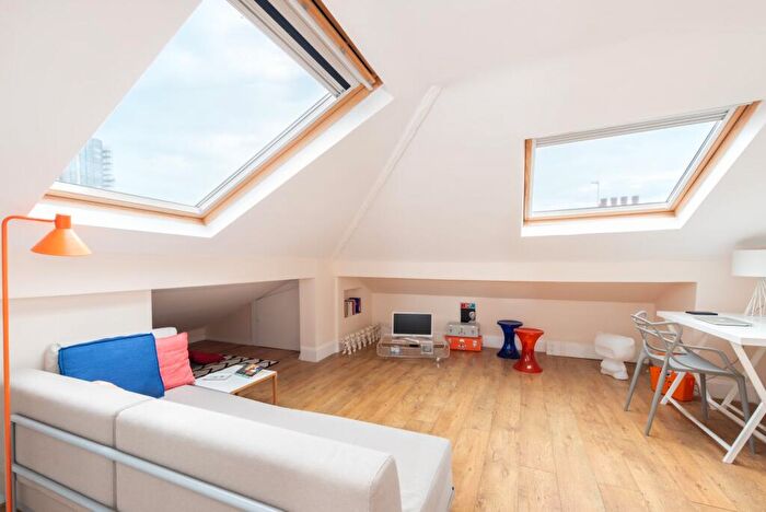 Apartment To Rent In King Henrys Road, London, NW3