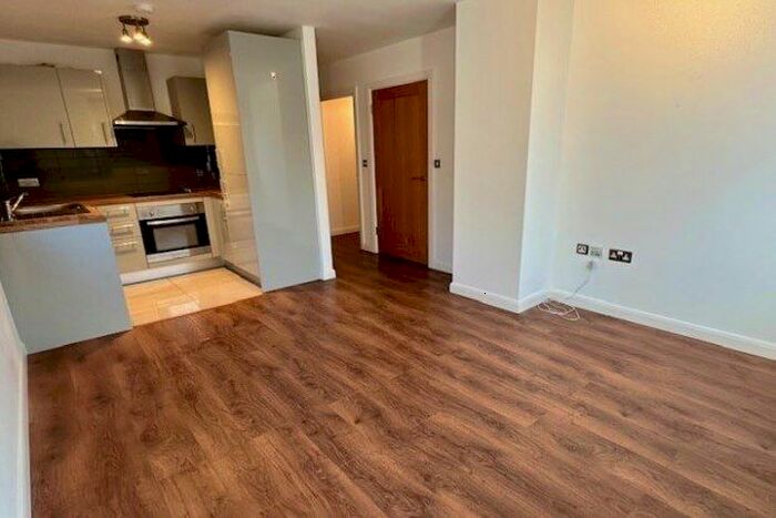 1 Bedroom Flat To Rent In Bromham Road, Bedford, MK40