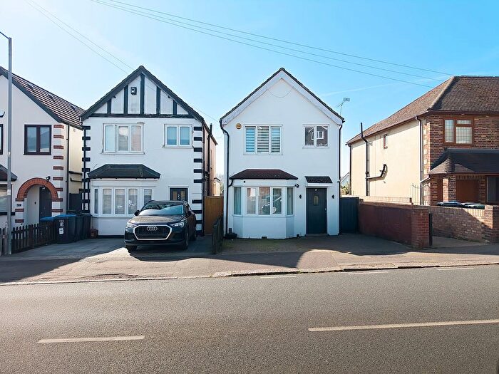3 Bedroom Detached House For Sale In Englands Lane, Loughton, IG10