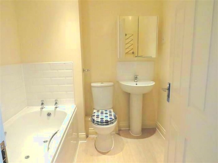 4 Bedroom Town House To Rent In Whittingham Avenue, Wendover, Aylesbury, HP22