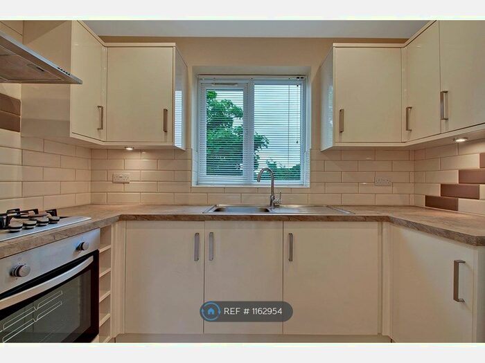 2 Bedroom Flat To Rent In Rail Lodge, Northwood, HA6