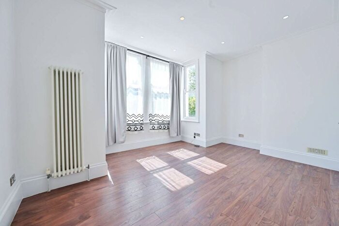 2 Bedroom Flat To Rent In Overhill Road, Dulwich, London, SE22