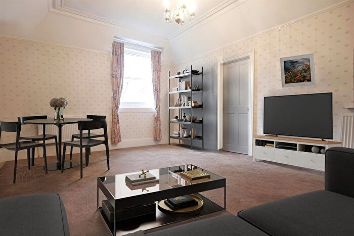 1 Bedroom Flat To Rent In Lyndhurst Gardens, Belsize Park, NW3