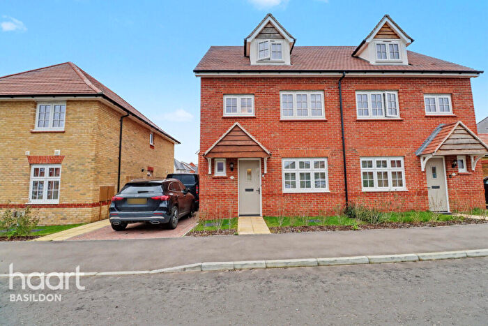 4 Bedroom Semi-Detached House For Sale In George Street, Basildon, SS16