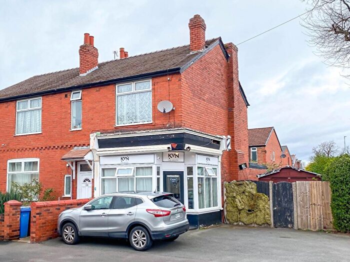 1 Bedroom Flat For Sale In Shaftesbury Road, Cheadle Heath, Stockport, SK3