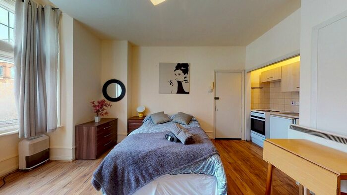 Studio To Rent In Park Avenue, London, NW2