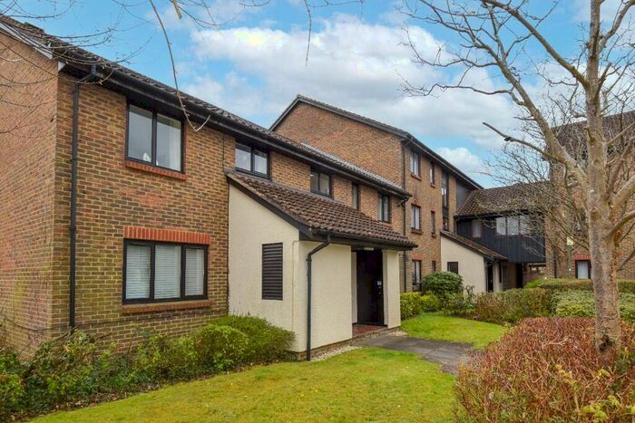 2 Bedroom Flat To Rent In Rickwood, Horley, Surrey, RH6