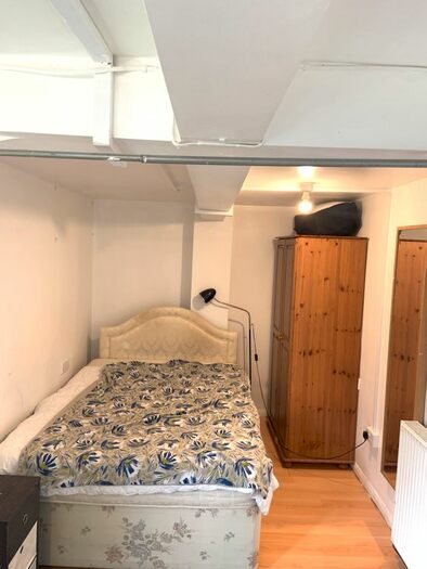 Studio To Rent In Wills Crescent, Hounslow/Whitton TW3