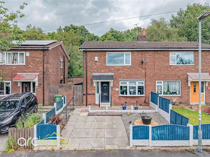 2 Bedroom Semi Detached House For Sale In Windermere Avenue, Atherton, Manchester, M46