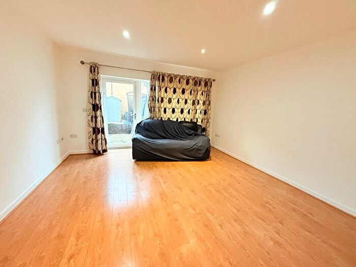 2 Bedroom Semi Detached House To Rent In Marlow Road, Dagenham, RM8