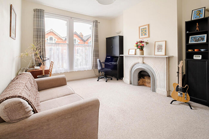 1 Bedroom Flat For Sale In Florence Road, London, N4