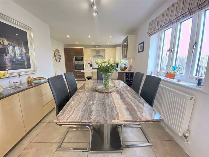 4 Bedroom Detached House For Sale In Tan Y Bryn Gardens, Llwydcoed