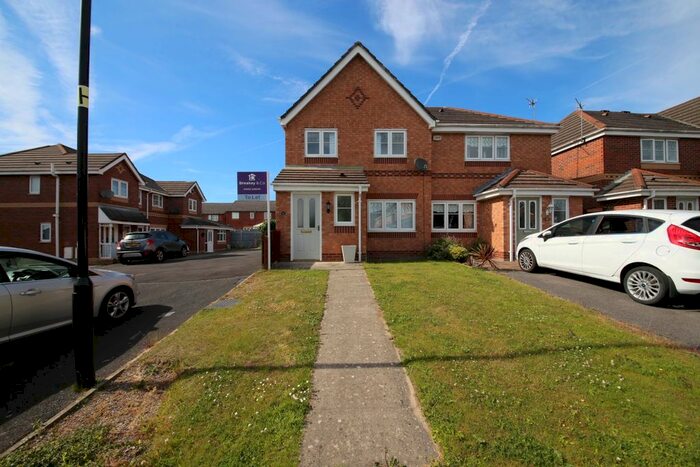 3 Bedroom Semi-Detached House To Rent In Hobberley Drive, Skelmersdale, Lancashire, WN8