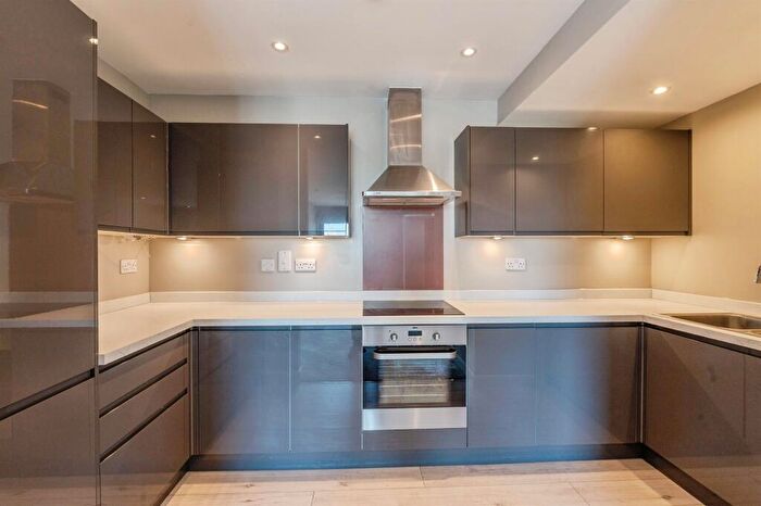 2 Bedroom Flat For Sale In Victoria Avenue, Southend-On-Sea, SS2