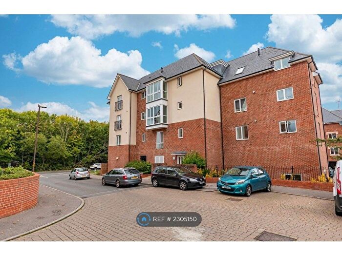 2 Bedroom Flat To Rent In Stone Court, Crawley, RH10