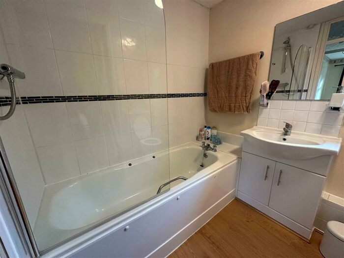 2 Bedroom Flat To Rent In Heron Wood Road, Aldershot, GU12