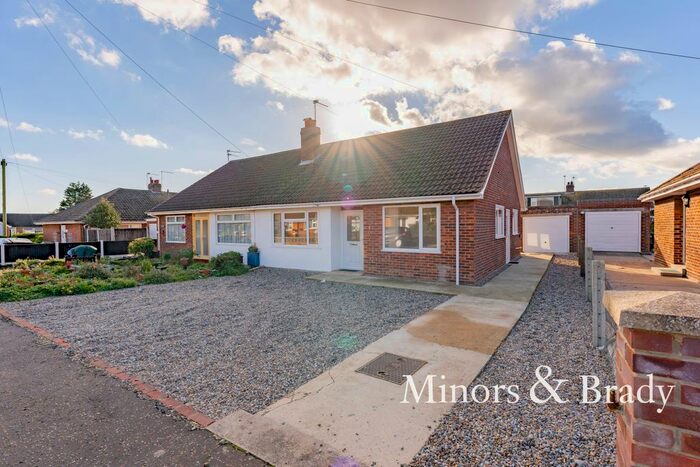 3 Bedroom Semi-Detached House To Rent In Queensway, Caister-On-Sea, Great Yarmouth NR30