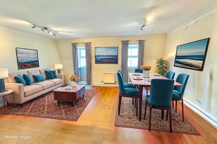 1 Bedroom Apartment For Sale In Post Office Lane, Beaconsfield, HP9