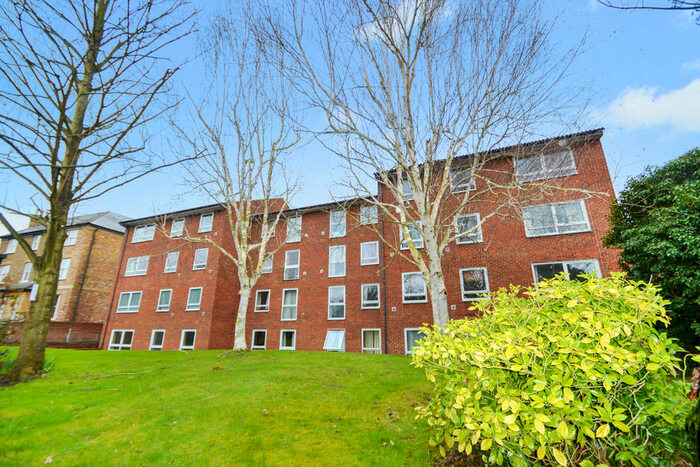 2 Bedroom Apartment To Rent In Surbiton, KT5