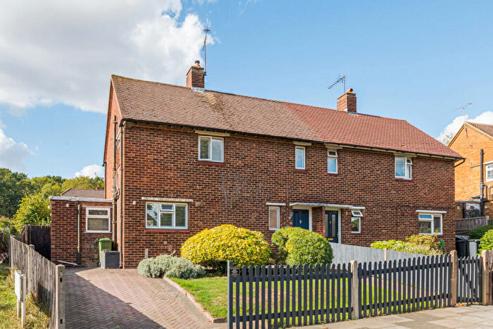 2 Bedroom Semi-Detached House For Sale In Malling Way, Bromley, BR2