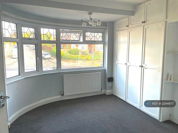 1 Bedroom Maisonette To Rent In Hampden Way, London, N14